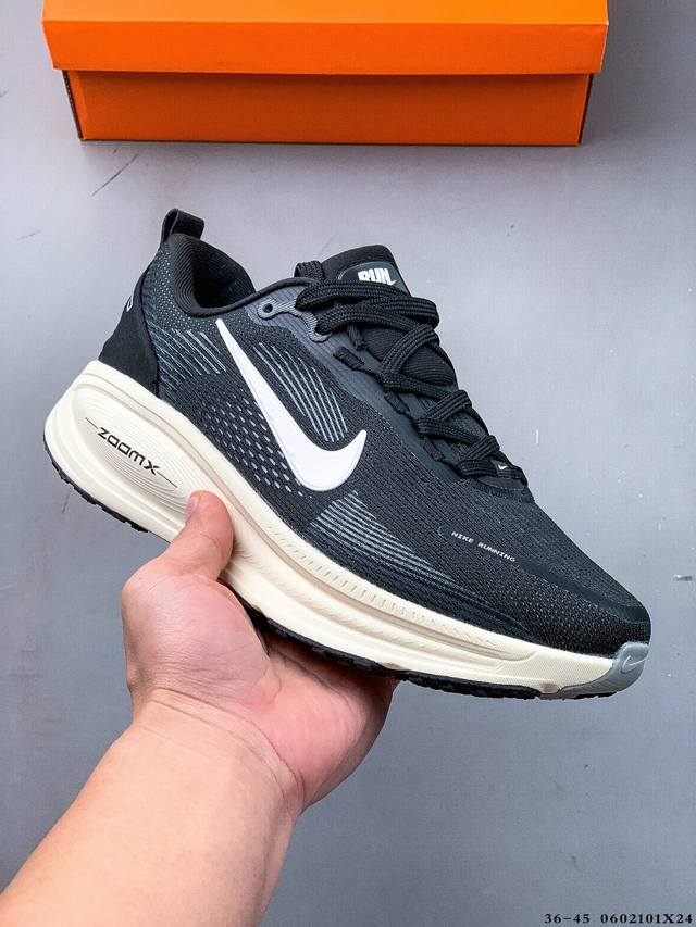 集图 Nike Air Zoom Vomero 18 缓震透气休闲慢跑鞋 新版Vomero结合全新Zoomx和Reactx泡绵 提供双重缓震效果 铸就非凡迈步体