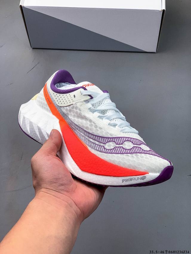 集图 公司级！Saucony索康尼 Endorphin Pro 4系列 男女低帮缓震跑步鞋 索康尼推出的跑鞋是一款外观激进但脚感舒适的跑鞋 采用了全新的中底设计