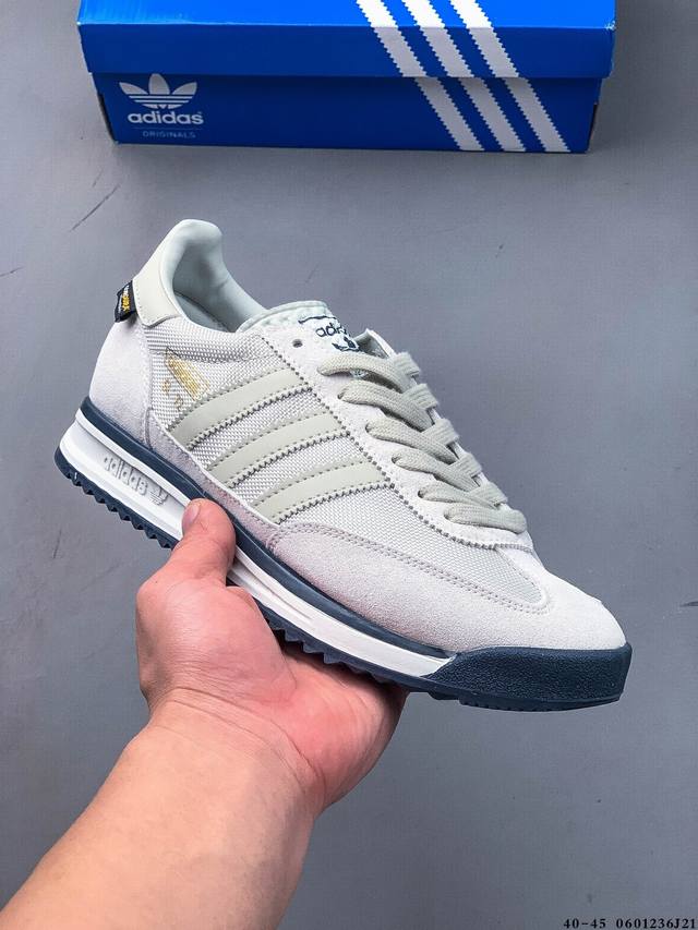 阿迪达斯Adidas Sl 72 Rs 全新重置版本，将这款复古鞋型用尼龙材质呈现，最终拼接麂皮材质，让该鞋型上脚既有舒适透气性又有满满的复古质感 060123