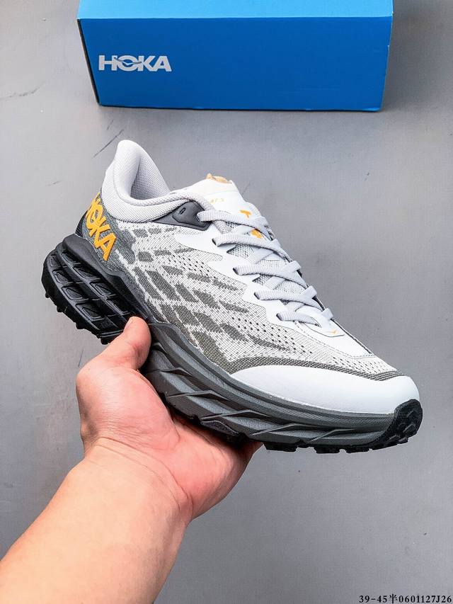 Hoka One One Speedgoat 5 户外越野跑步鞋 飞速羚羊 5 系列 新一代工程网纱鞋面 在确保鞋面稳定性的同时减少了固定胶条的使用 鞋面更轻盈
