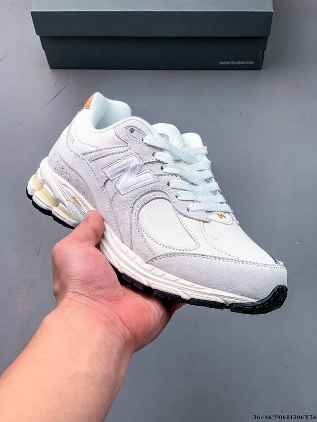 New Balance M1906Ri Nb宝藏老爹鞋款，复古元素叠加，质感超级棒，楦版型材料细节做工精细，货如实拍图 作为Nb最经典的档案鞋型之一，与 2一样
