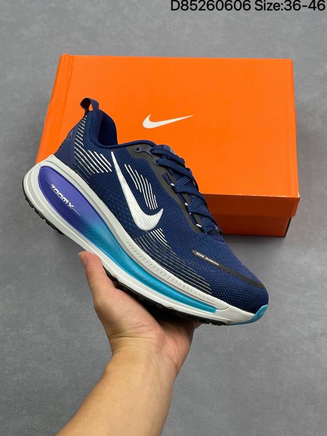 真标Nike Vomero 18 耐克 舒适减震防滑 低帮跑步鞋 全掌Reactx泡绵中底 前掌和后跟还配备了Air Zoom气垫单元 据说跑起来更快更舒适哦