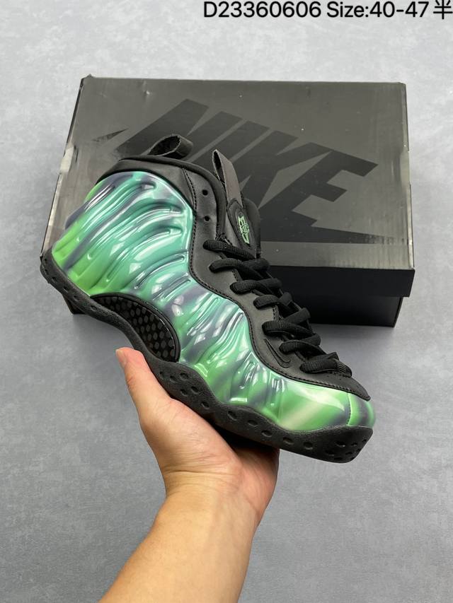 耐克Nike Foamposite One Northern Lights 耐克 极光喷喷泡 颜值颇高以自然奇景为设计灵感的喷，鞋身采用了北极光配色，相似度高，