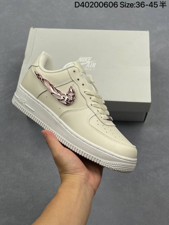 耐克Nike Air Force 1 Low 空军一号 Af1 2025年新款 小白鞋 低帮百搭厚底增高休闲运动板鞋。柔软、弹性十足的缓震性能和出色的中底设计，