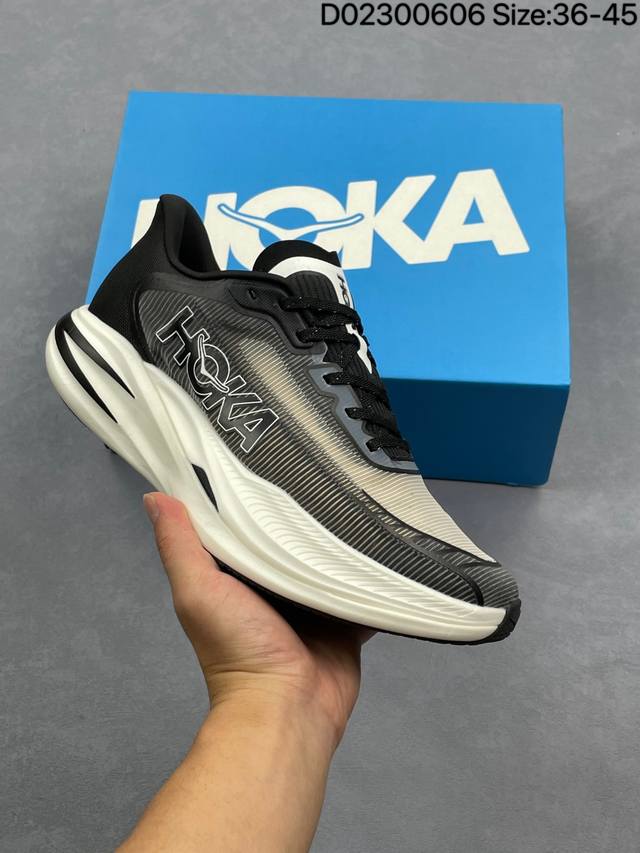 新品公司级 Hokaoneone男女春季竞速跑步鞋Cielox1 马拉松专业跑步鞋Hoka运动跑鞋Cielo X1 定位马拉松破3选手。上下两层双密度Peba泡