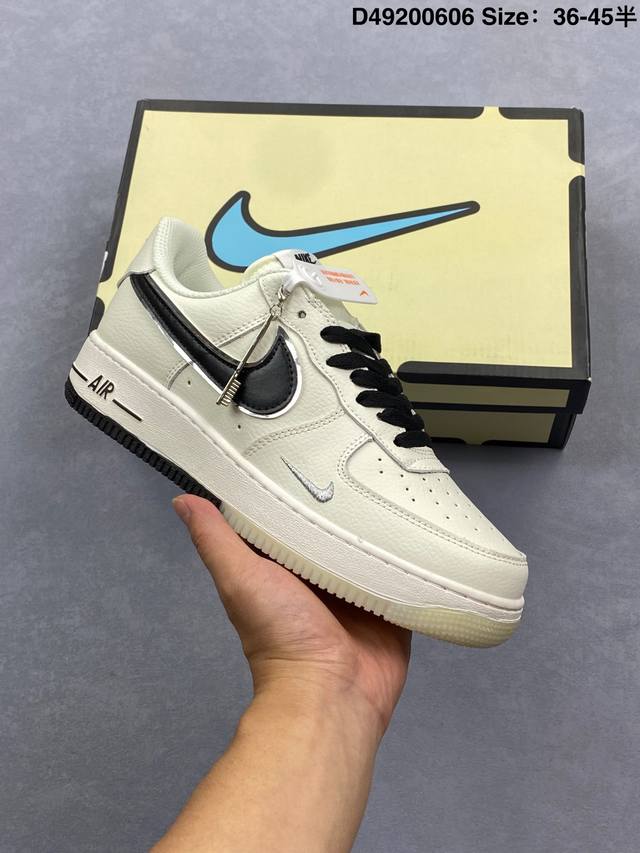 真标耐克Nike Air Force 7空军一号低帮百搭休闲运动板鞋。柔软、弹性十足的缓震性能和出色的中底设计，横跨复古与现代的外型结合，造就出风靡全球三十多年