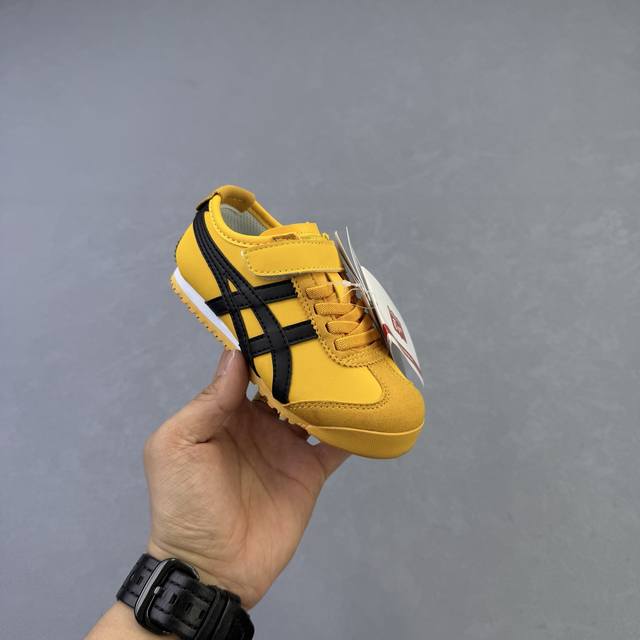 本地 T1版 Onitsuka Tiger 鬼冢虎童鞋 亚瑟士童鞋 原盒原标半码 四联官方吊牌 足弓组合鞋垫、纸质钢印中底 纯正尼龙布 做工极其细腻 尺码：24