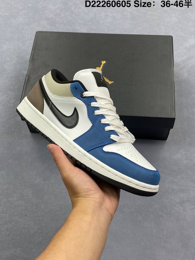 Air Jordan 1 Low Diffused Blue 低帮 白蓝棕 Aj1 乔丹1代 Aj1 乔1 低邦 白蓝拼接 乔丹篮球鞋系列 鞋款整体采用麂皮与皮