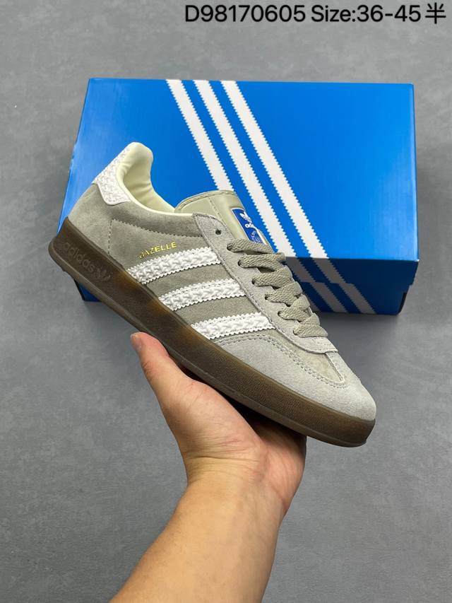 Adidas Originals Gazelle Indoor 三叶草休闲防滑耐磨低帮板鞋 鞋头出色设计 塑就出众贴合感 稳固的后跟贴合足部曲线设计 软弹舒适