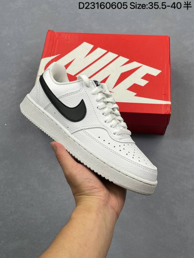Nike Court Vision Low 白黑 受1980年代中期趋势的启发，Nikecourt Vision Low是一款融合了复古篮球风格的混合运动鞋，适