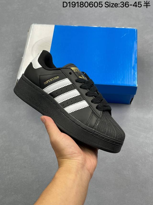 Ad Originals Superstar 经典复古贝壳头厚底板鞋 诞生于1969年 是第一双将全皮面鞋 身与橡胶鞋头结合在一起的低帮篮球鞋 Supersta