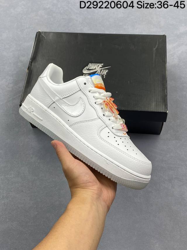 耐克Nike Air Force 1 Low 空军一号低帮百搭休闲运动板鞋 柔软、弹性十足的缓震性能和出色的中底设计，横跨复古与现代的外型结合，造就出风靡全球三