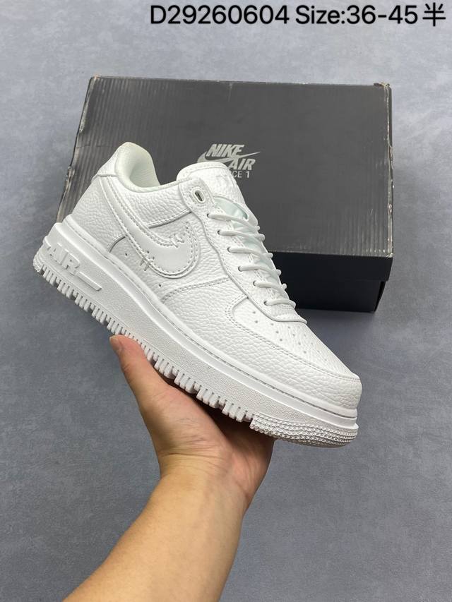 耐克 Nike Air Force 1 Low Luxe 空军一号低帮厚底休闲运动板鞋 鞋款以1982年原版经典的 Air Force 1 Luxe 为蓝本，继