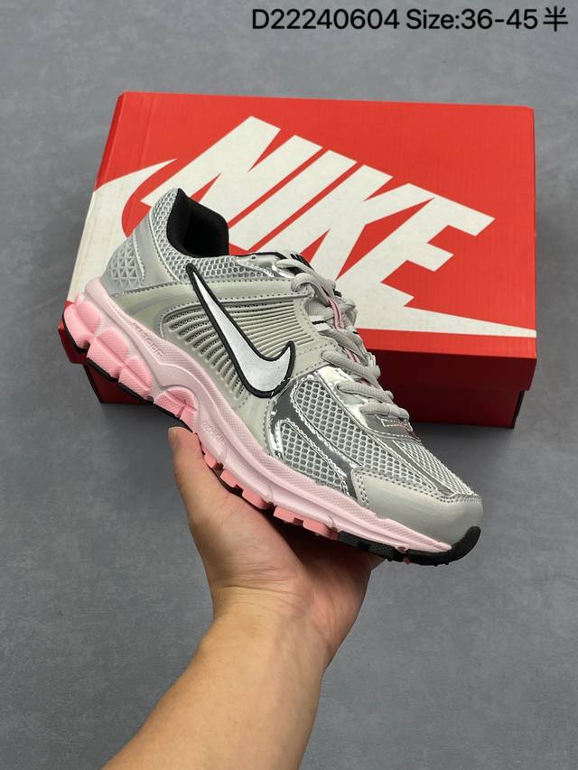 耐克Nike Zoom Vomero 5 Sp 佛莫罗5代系列经典复古休闲运动慢跑鞋 货号：Hf1877 001 尺码：36-45带半码 编码：D2224060