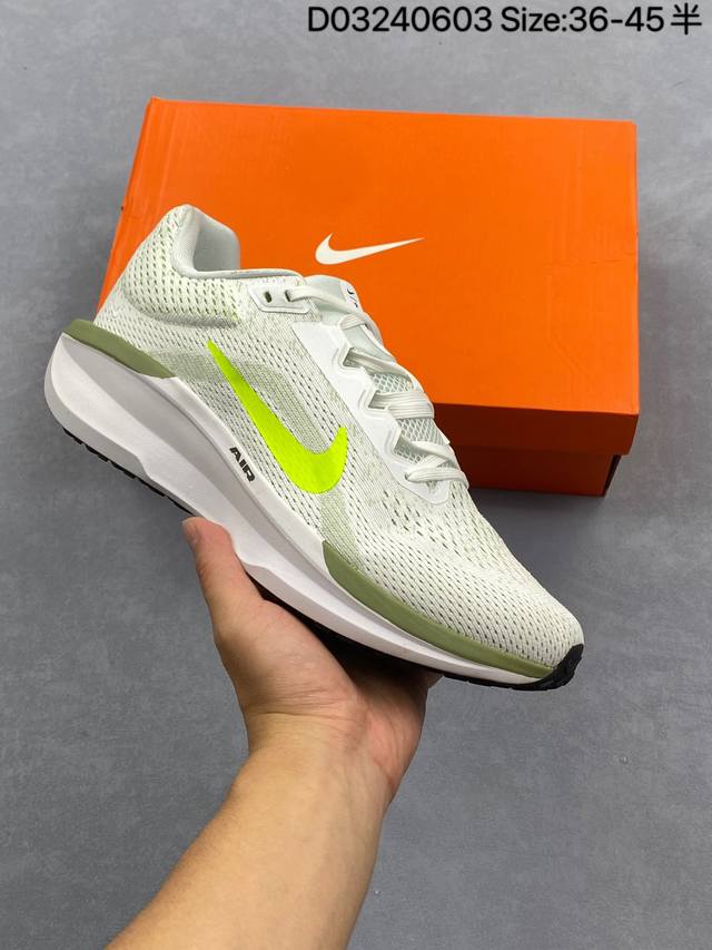 耐克Nike Zoom Winflo 11登月轻质＂透气面料＂休闲运动跑步鞋。采用了后掌气垫 Air-Zoom 的设计，升级中底为Cushlon St，材质上更