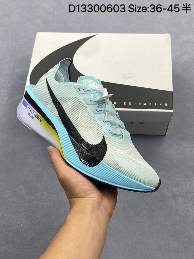 公司级 耐克 Nike Zoomx Vaporfly Next% 4 Proto 是一款限量版的竞速跑鞋，其配色被称为“Proto”，意为“最初、初始”。这款鞋
