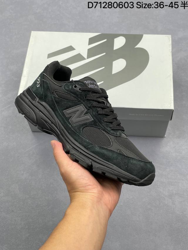 Jjjjound X New Balance M993Jj 新百伦Nb993联名总统复古慢跑鞋 灰棕 鞋身以网眼鞋面结合同色系优质麂皮革构成，鞋舌处点缀 New