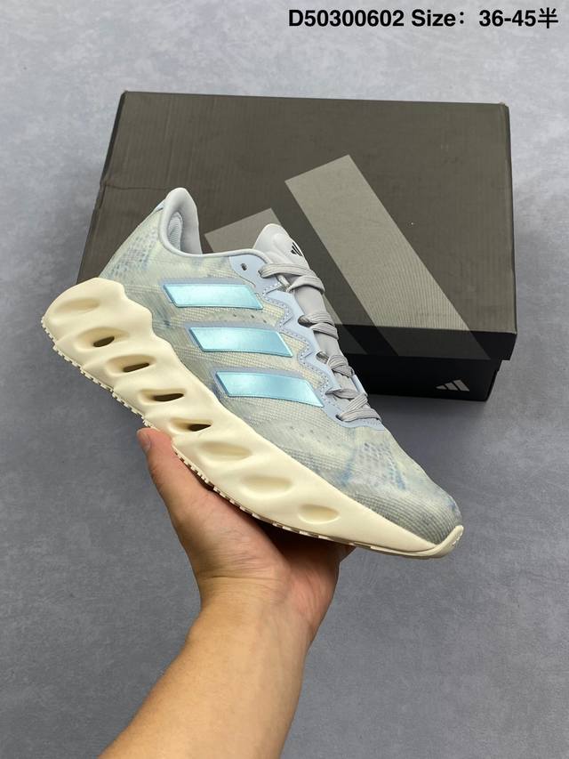 阿迪达斯Adidas Switch Fwd 轻量跑鞋此款鞋采用近几年比较流行的版型设计，外观时尚大气，鞋底采用耐磨的材质，穿上它，让您在平时生活和工作中都会感觉