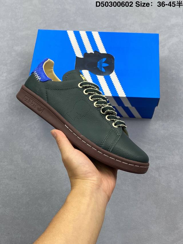 阿迪达斯 Adidas 经典Y运动板鞋 新版本 Adidas Originals Stan Smith 厚底增高小白鞋！脚感新升级！整双鞋依旧是传统的低帮造型，