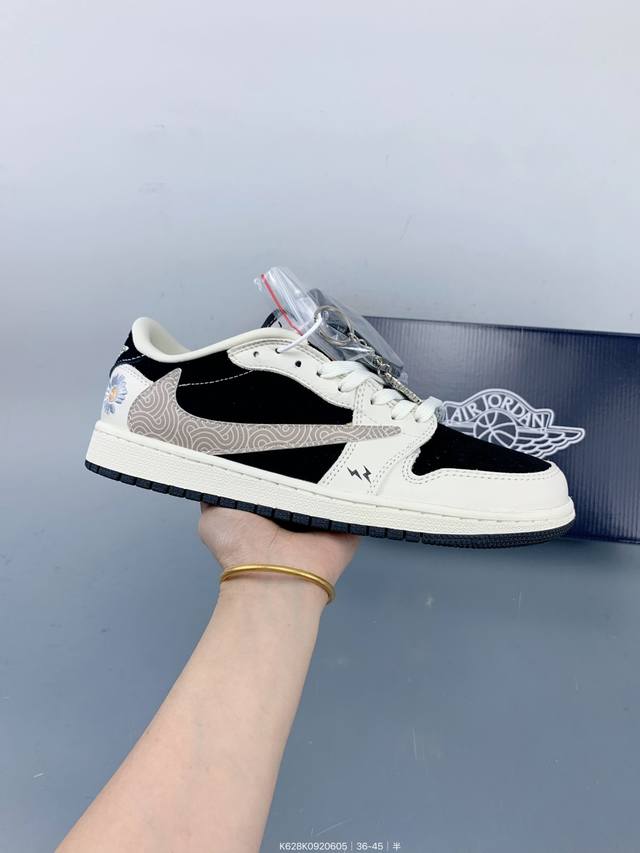 Travis Scott X Fragment Design X Jordan Air Jordan 1 Low Og Sp 多方联名合作融合了Travi翻毛蓝