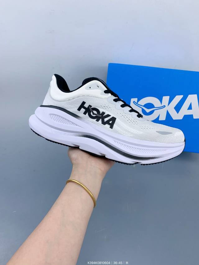 公司级Hoka M Bondl 9 全新配色 网面透气 公路运动鞋 新款采用超厚中底的设计 让它跑在了其他厂商的前面 推出的跑鞋以缓震和轻量的优势 得到众多跑者