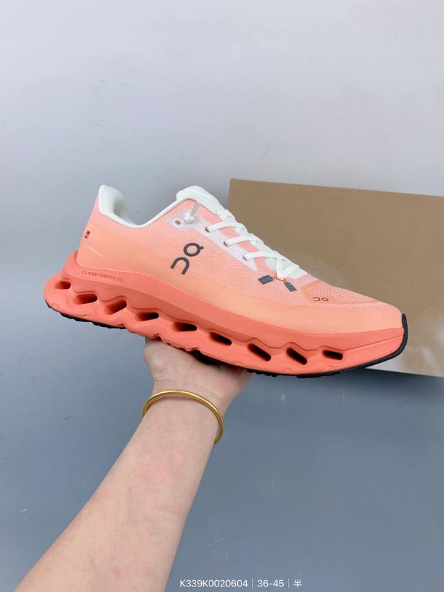 On Cloudrunner 昂跑 户外街头机能风新兴品牌轻便中帮跑步鞋 首发实拍鞋款以网球为灵感的运动休闲鞋，大胆的复古外观与革新科技融合，助力运动生活的活力