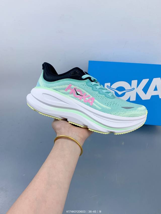 公司级 Hoka畅行无阻 Hoka One One Bondi 9 舒适百搭耐磨轻便 低帮跑步鞋 男女款。Bondi 9 最显著的变化在于其鞋底单元，原本扎实可