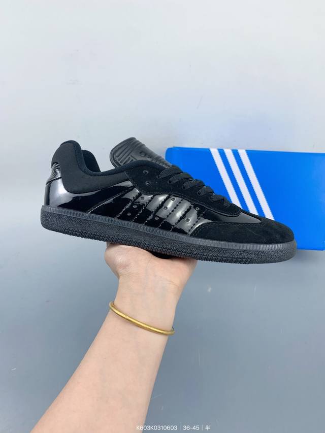 Aadidas 的首个联名作品：Dingyun Zhang X Adidas Originals Samba “Core Black”。 整双鞋秉持了张鼎昀标志