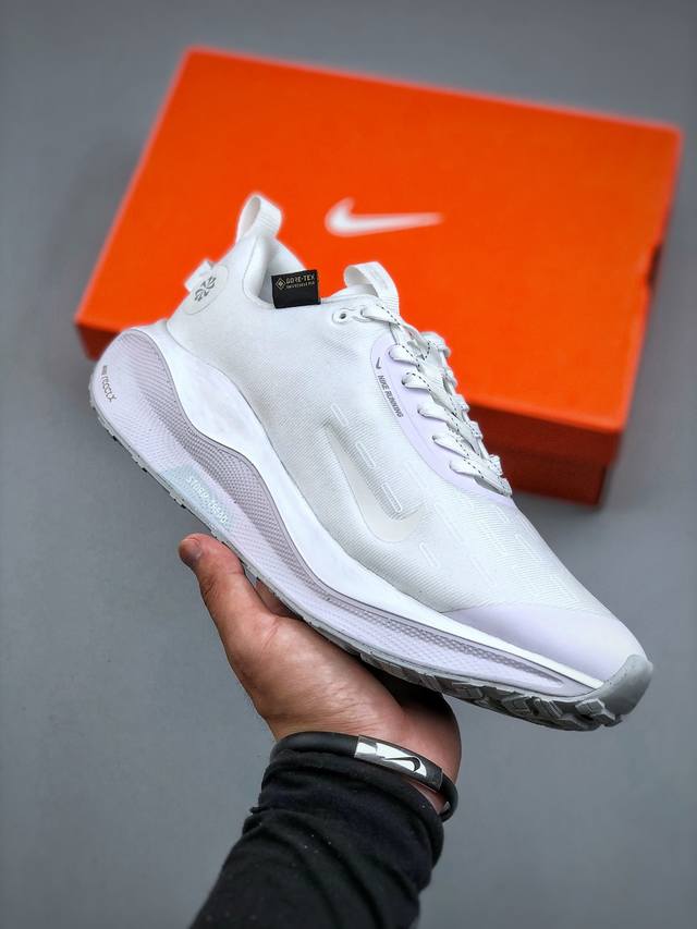 Nike Reactx X Infinty Run 4 Gtx 马拉松机能风格运动鞋 简约大方的造型设计 随性休闲的时尚格调穿着舒适轻便 运动灵活自如 满足日常