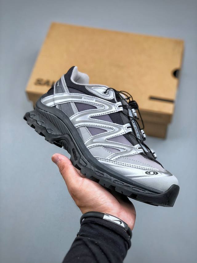 Salomon Xt-Quest 萨洛蒙 探索者系列户外越野跑鞋鞋面采用Sensifit贴合技术 全方位贴合包裹脚型 鞋跟部鞋底牵引设计 提供强大的抓地性能 更