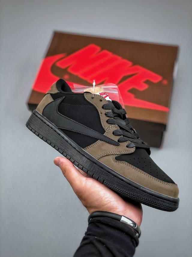 Travis Scott X Air Jordan 1 Low 倒钩联名用料扎实 精雕细琢鞋型极致还原 飞翼3D打印改良 深度立体 四线中底拉帮皮料选材 钢印