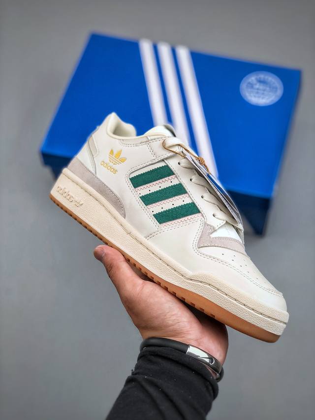 Adidas Originals Forum 百搭单品 Forum Low入诞生于1984年的经典复古篮球鞋Adidas Originals Forum在今年重