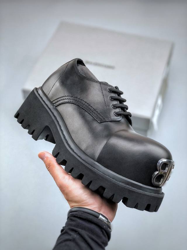 Balenciaga 巴黎世家 Rhino Derby 走秀款Bb扣德比 低帮厚底休闲皮鞋 原版开发 进口头层牛皮材质 内里小牛皮 外观时尚大气 鞋底采用耐磨的