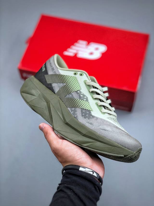 Stone Island X New Balance Fuelcell 轻量跑鞋超轻量化低帮休闲运动慢跑鞋 #原楦原纸版开发版型 采用超轻透气3D针织网眼材料结
