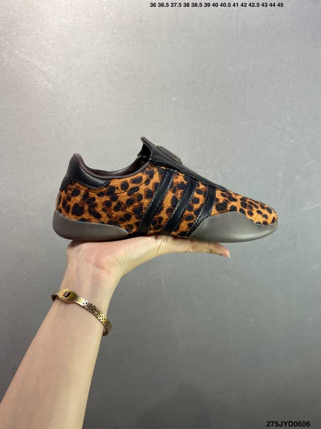 公司级Adidas Taekwondo Mei W Off 跆拳道 运动鞋 实拍首发 无鞋带设计 皮质鞋口一脚蹬 包裹感贼舒服 走路小跑不掉跟 鞋底都有奶牛花的