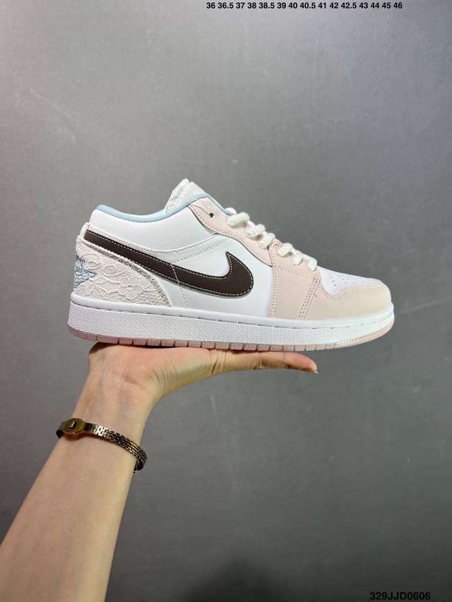 Nike Air Jordan 1 Low Aj1乔1低帮休闲板鞋 同步官方配色 原档冲孔鞋头 四线拉帮 鞋舌高弹海绵填充 官方货号:553558 113 Si