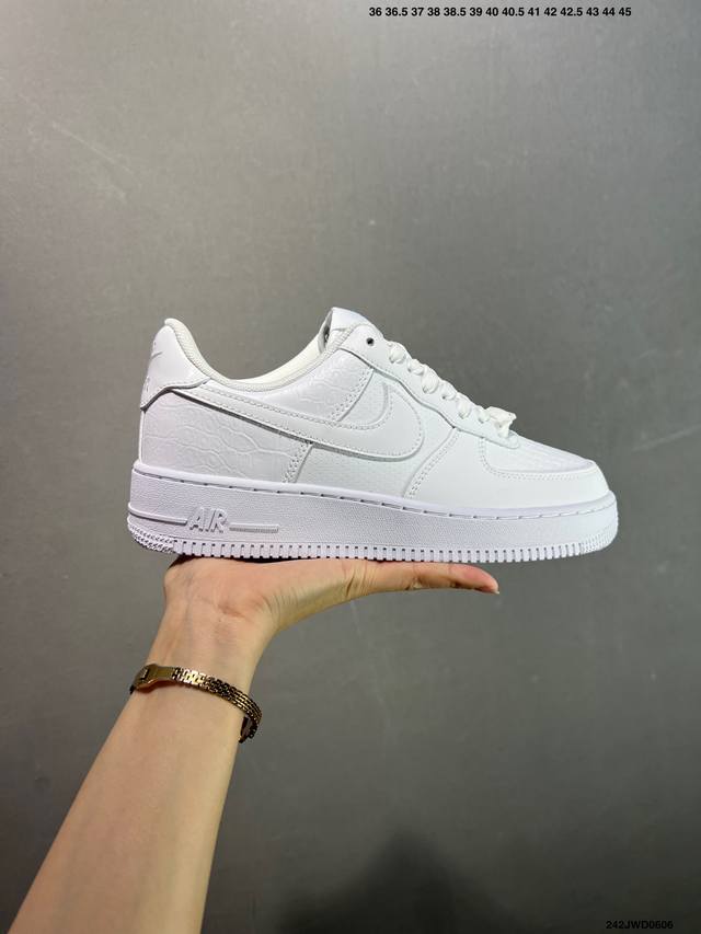 公司级Nike Air Force 1 Low 原楦头原纸板 打造纯正空军版型 专注外贸渠道 全掌内置蜂窝气垫 原盒配件 原厂中底钢印、拉帮完美 官方货号：Ib