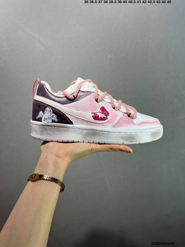 公司级Nike Court Borough “彩虹云朵”踏青季低帮板鞋 彩虹云朵，是自然赠予人间的浪漫奇迹。雨后初晴时，阳光穿过悬浮在天空中的无数细小水滴，经折