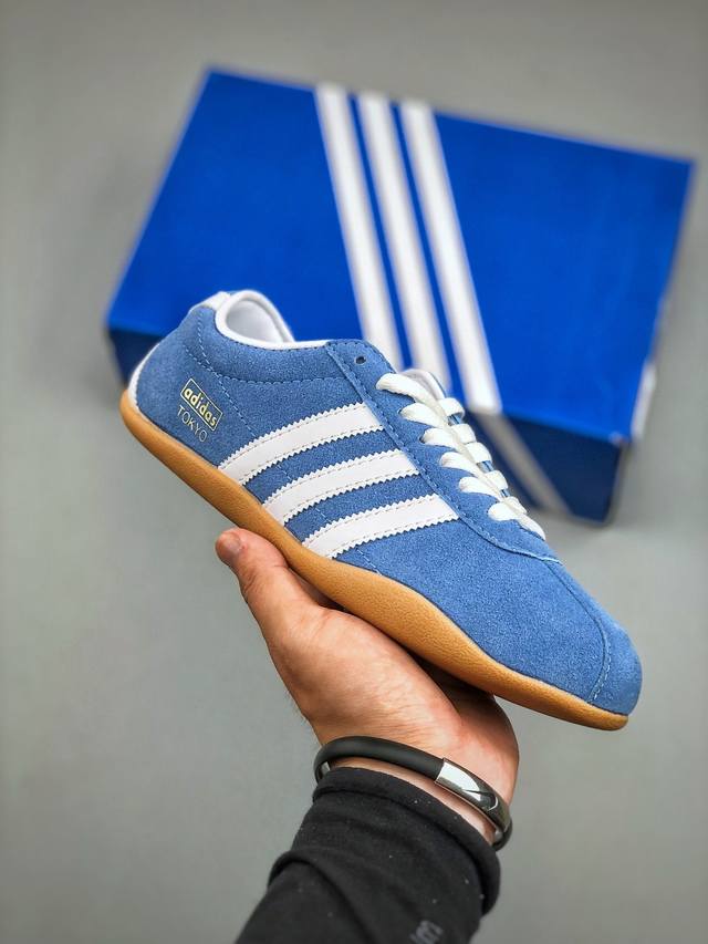 Adidas Originals Tokyo 东京限定系列 复古百搭薄底德训运动T头鞋采用复合牛津布组合翻毛皮饰片鞋面材质外置Rb橡胶大底将经典与现代完美融合推