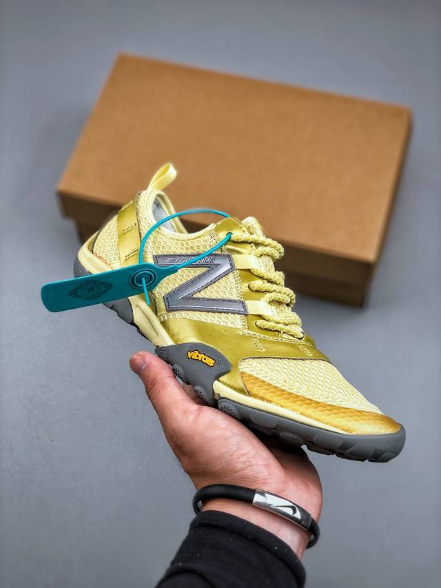 Issey Miyake X New Balance Nb Mt10O 舒适时尚 减震耐磨 低帮 生活休闲鞋 男女同款 黄色 鞋面采用轻质网布与柔软皮革相结合，