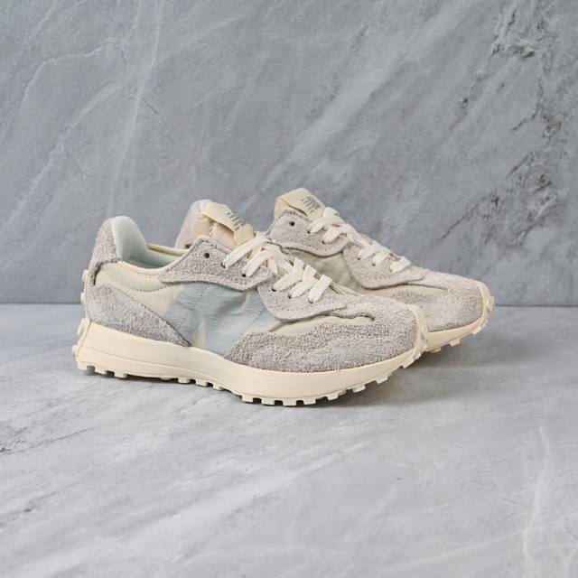 新百伦New Balance Ms327 复古休闲运动慢跑鞋 完美细节 #全新 New Balance 327 系列 以更纯粹的复古风格设计打造的全新造型 侧身