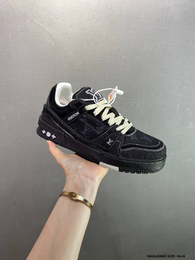 核心私 公司级路易威登 Louis Vuitton Lv路易威登板鞋 新款 Lv Trainer最新配色运动鞋 L家 篮球鞋风格运动鞋 该鞋由艺术总监 Virg