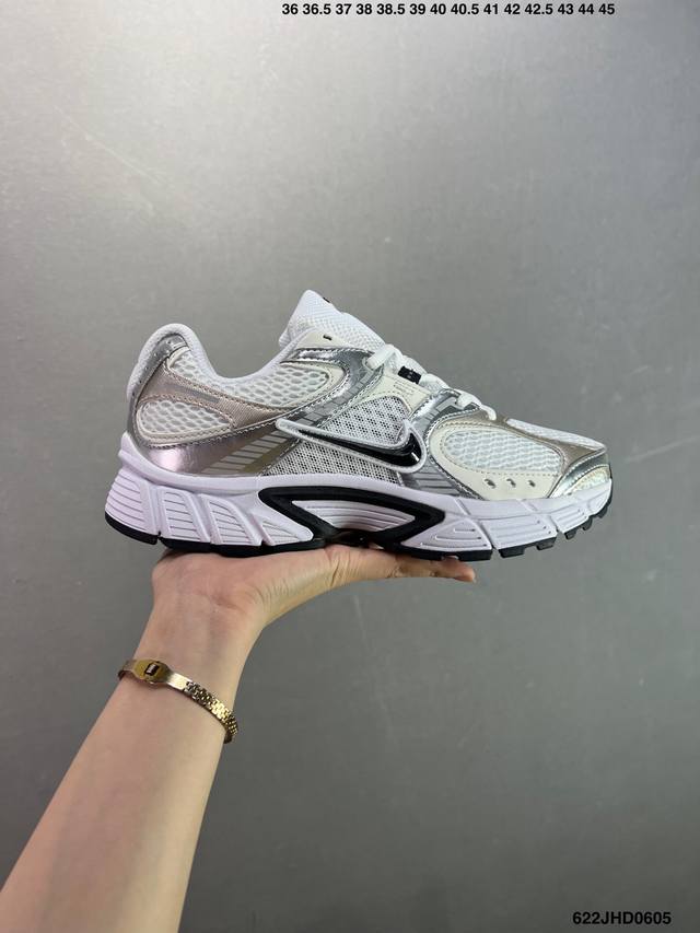 Nk V5 Rnr系列 白棕 复古Y3K风格舒适百搭跑步鞋 融合了复古与现代设计元素，轻量化设计，鞋面采用透气网眼材料，搭配轻质泡沫中底，缓震舒适，适合日常通勤