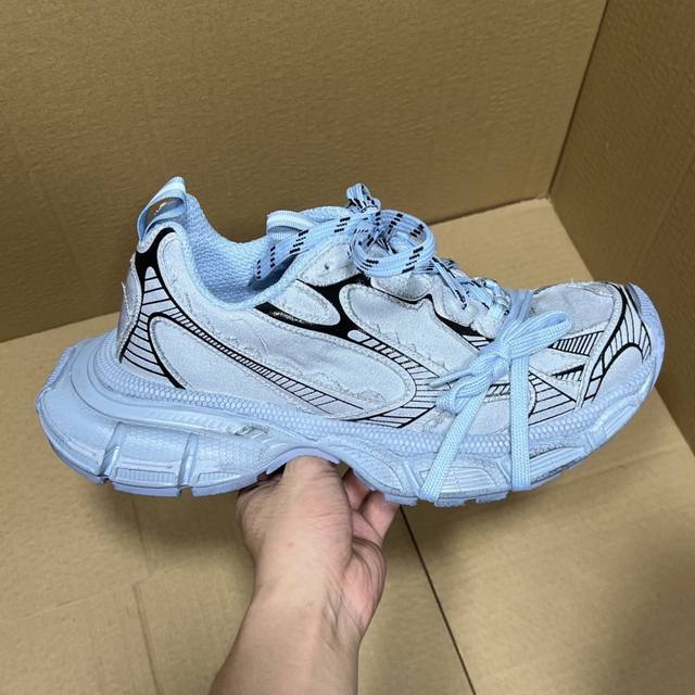 618福利预热首发！ Kz神版巴黎3Xl特价！ 尺码35-46！老牌大厂，品质如何就不多说了！也是市场热门版本，直接开冲！ 编码Ab126858