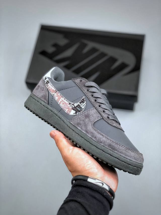 Nike Field General 低帮复古联名篮球鞋 低帮复古联名篮球鞋引领潮流的Union La再次大胆挑战设计界限 倾力重塑 注入多元且极具辨识度的品牌