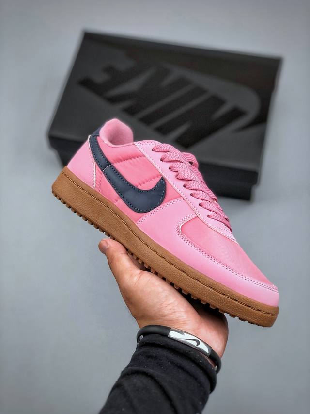 Nike Field General 低帮复古联名篮球鞋 低帮复古联名篮球鞋引领潮流的Union La再次大胆挑战设计界限 倾力重塑 注入多元且极具辨识度的品牌