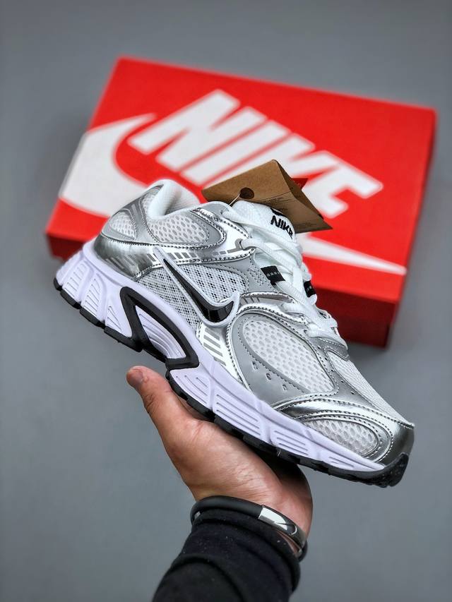 Nike V5 Rnr 千禧年经典复古跑鞋 #搭载泡绵中底厚实而轻盈匠心细节巧搭立体耐克勾标志焕新演绎复古货号：Hq7901-107 尺码：36 36.5 37