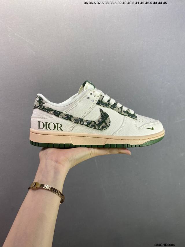 公司级Nike Dunk Sb Low 定制配色 定制Dunk Sb顾名思义，具有经典的Dunk血缘，又注入了更多的时尚元素。相较于普通的Dunk滑板鞋，改良版