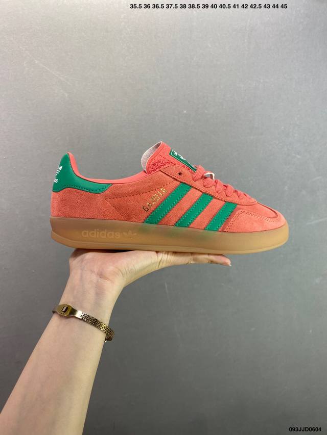Adidas Originals Gazelle Indoor 三叶草休闲防滑耐磨低帮板鞋 鞋头出色设计 塑就出众贴合感 稳固的后跟贴合足部曲线设计 软弹舒适