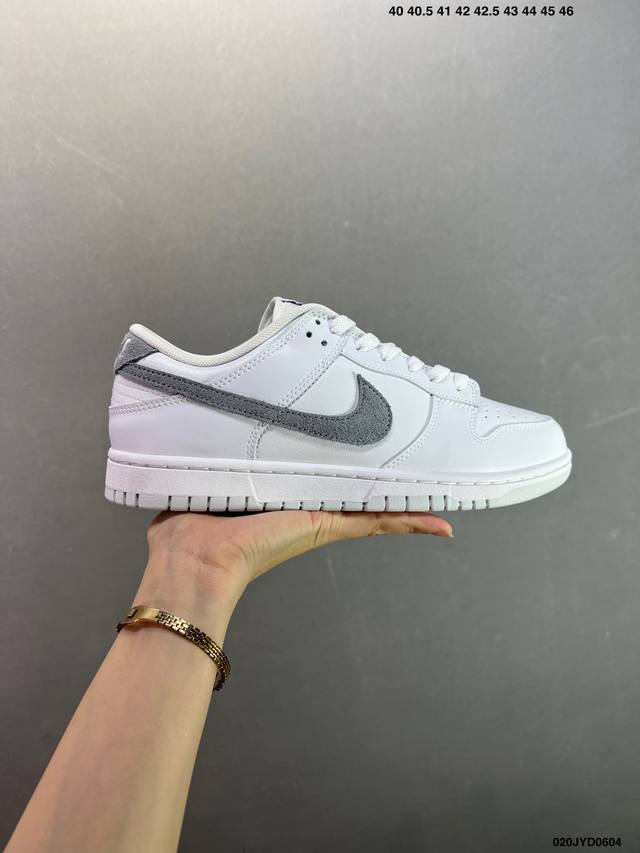 公司级Nike Sb Dunk Low Pro Dunk Sb顾名思义，具有经典的Dunk血缘，又注入了更多的时尚元素。相较于普通的Dunk滑板鞋，改良版的Du